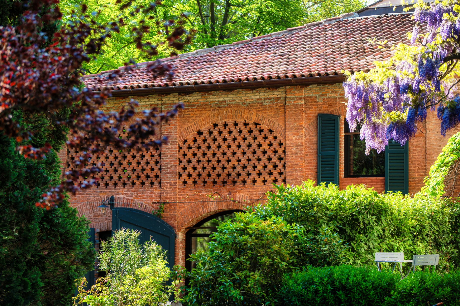 Lounge nel giardino di Dandelion Suites con vista sul parco